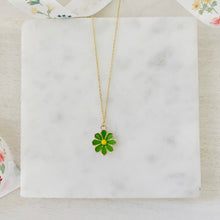 Load image into Gallery viewer, Vintage Daisy Flower pendant necklace
