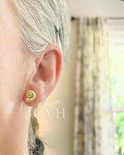 Load image into Gallery viewer, Tidepool // snail shell post earrings
