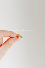 Load image into Gallery viewer, Shelby snail // post earrings
