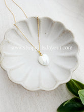 Load image into Gallery viewer, Pearl Heart // mother of pearl heart pendant necklace
