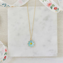 Load image into Gallery viewer, Vintage Daisy Flower pendant necklace
