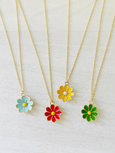 Load image into Gallery viewer, Vintage Daisy Flower pendant necklace
