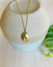 Load image into Gallery viewer, Petit heirloom oval locket pendant necklace in gold
