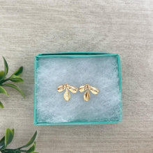 Load image into Gallery viewer, Foliage post earrings
