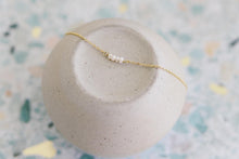 Load image into Gallery viewer, Floating pearls minimalist necklace
