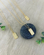 Load image into Gallery viewer, Kalyn Wild Flower necklace
